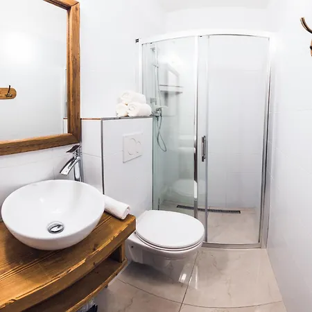 Lodge Skerda - *